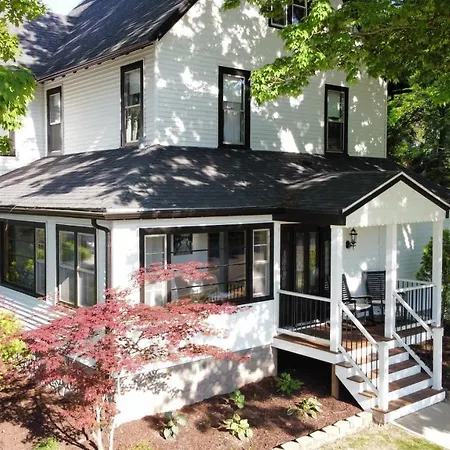 Downtown Lake Geneva Home! Walk 2 Everything!